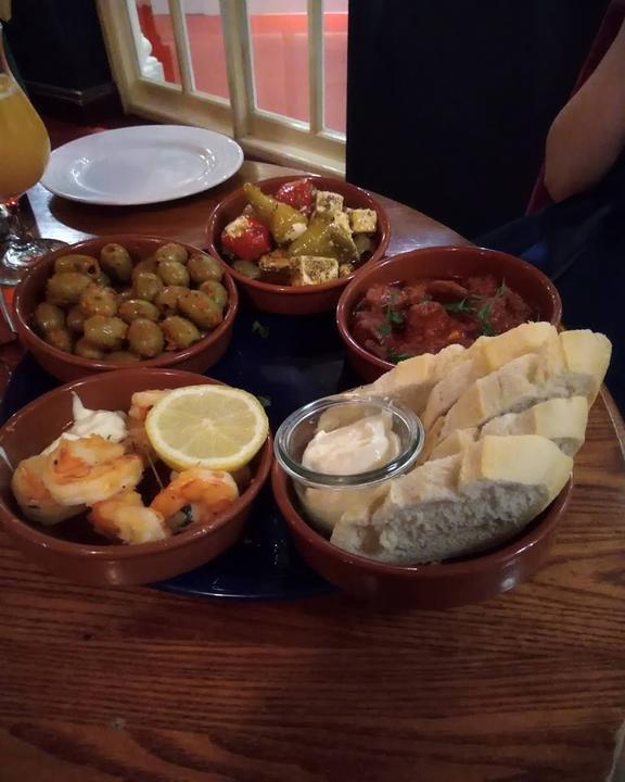 Tapas Y Vino